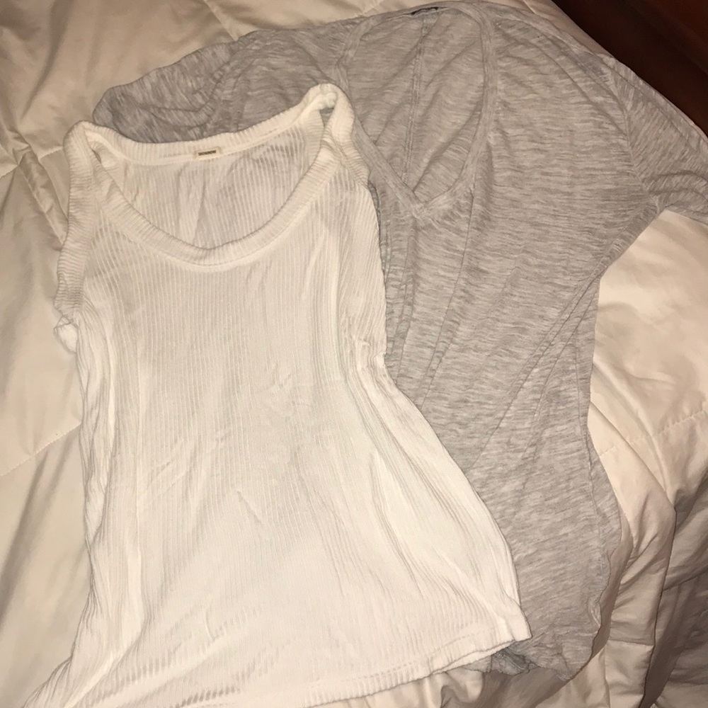 BUNDLE OF MONROW TOPS! (2)